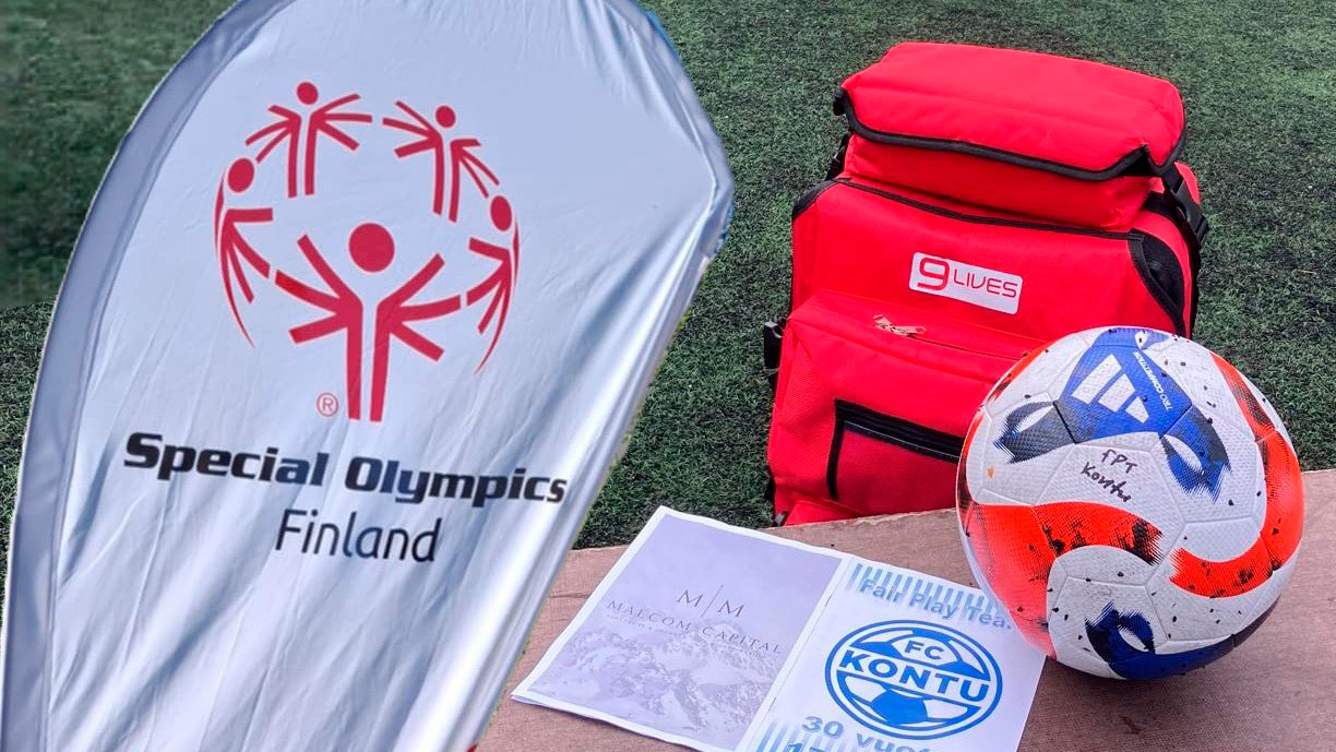 Special Olympics -lippu, 9lives-reppu, jalkapallo ja historiikki.